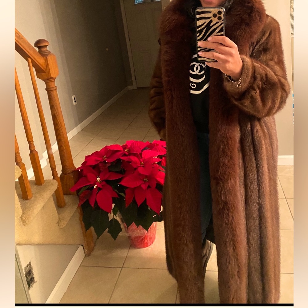 Mahogany tuxedo collar full length mink